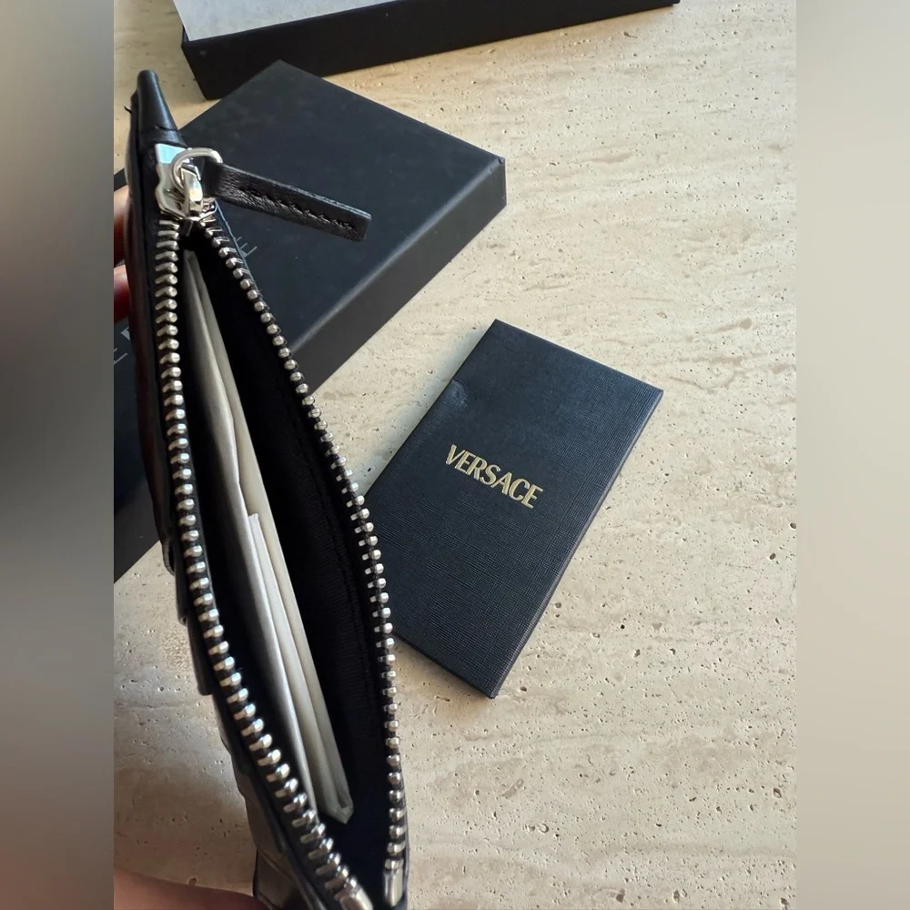 NWT VERSACE Black Quilted Leather Card Holder with Zipper